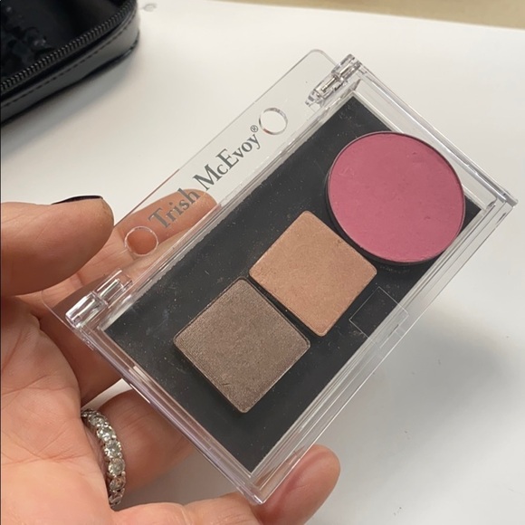 Trish McEvoy Classic Zip Makeup Planner w/Makeup - Picture 12 of 16